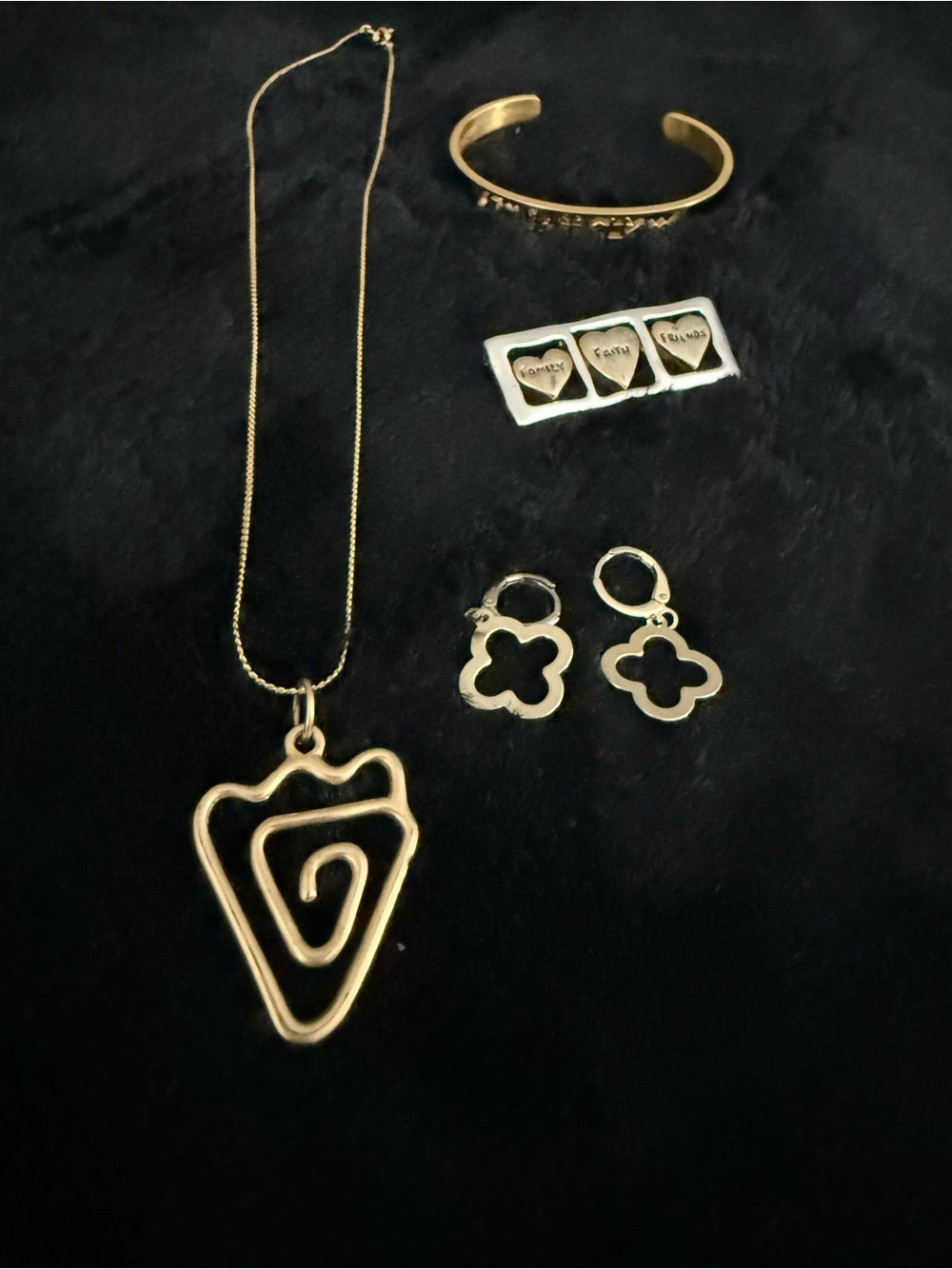 Soft Power 4 Pc Gold Jewelry Set Rustic Cuff Brooch Arrowhead Necklace Clover